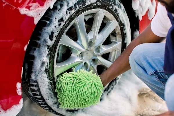 Clean wheels and tyres